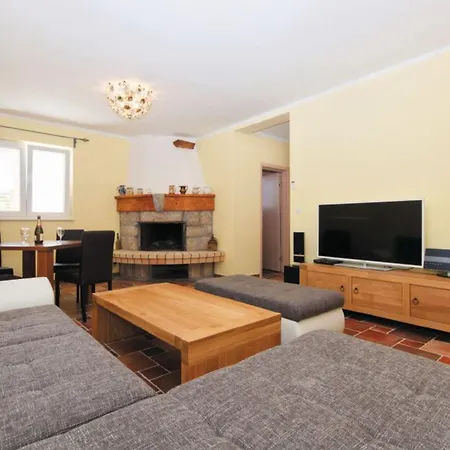 Case de vacanță Boni Rab Town